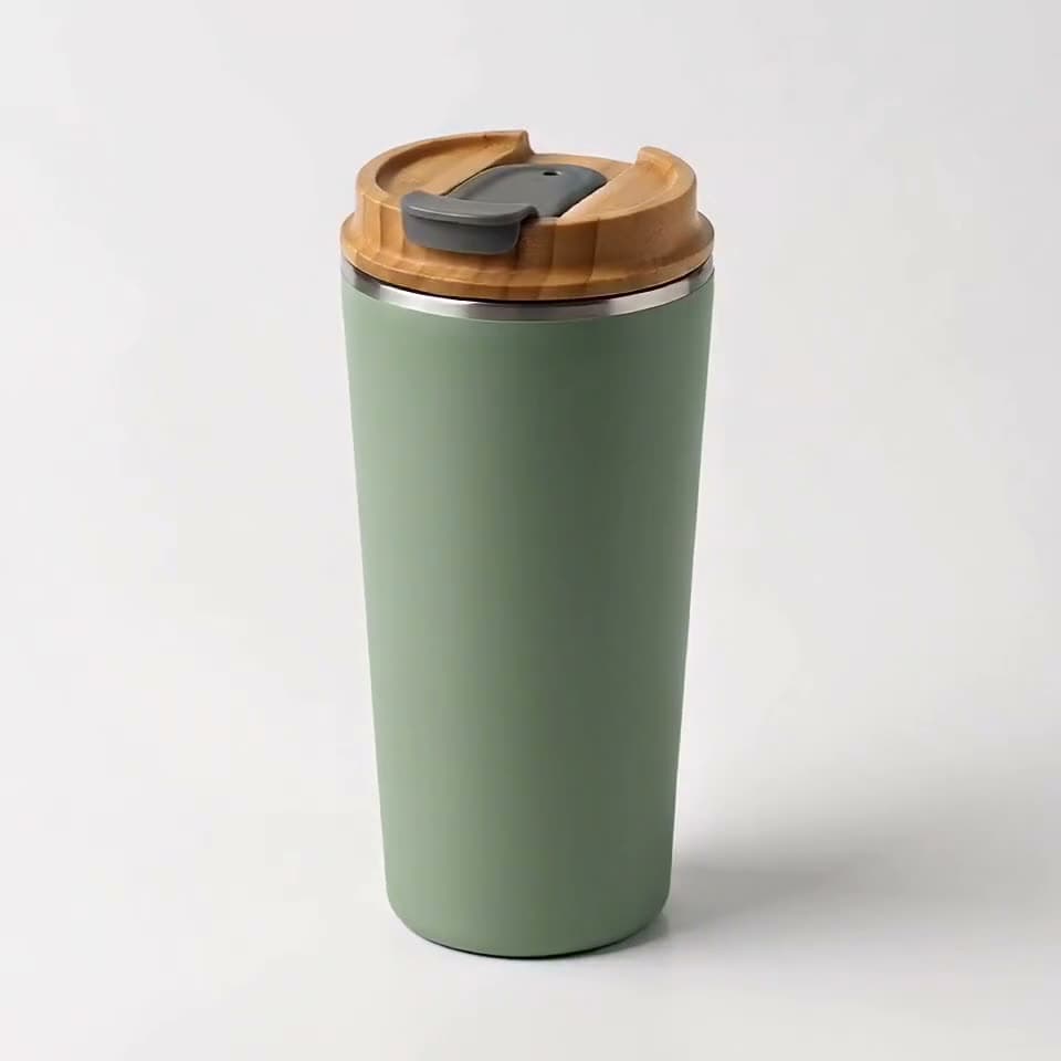 An e-commerce video from a single product photo: the tumbler turns as light slides across its surface. Still from a video made with Seedance 2.0 Mini.